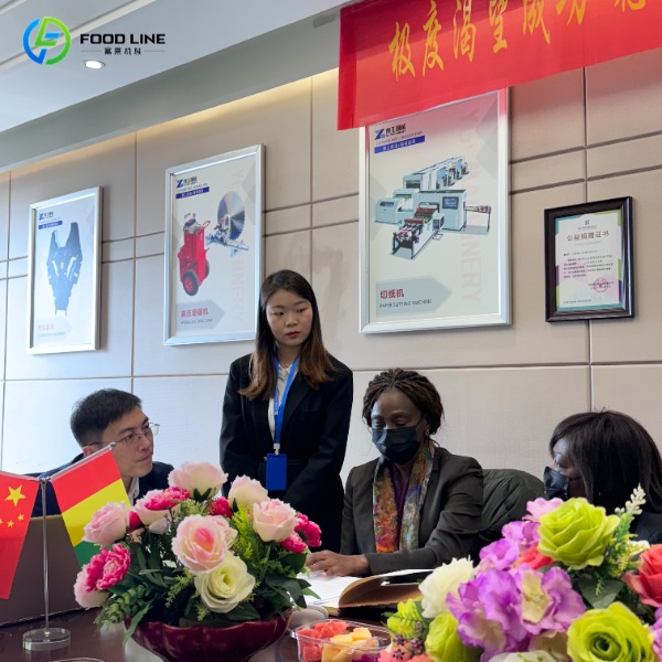 Foodline photo with customers